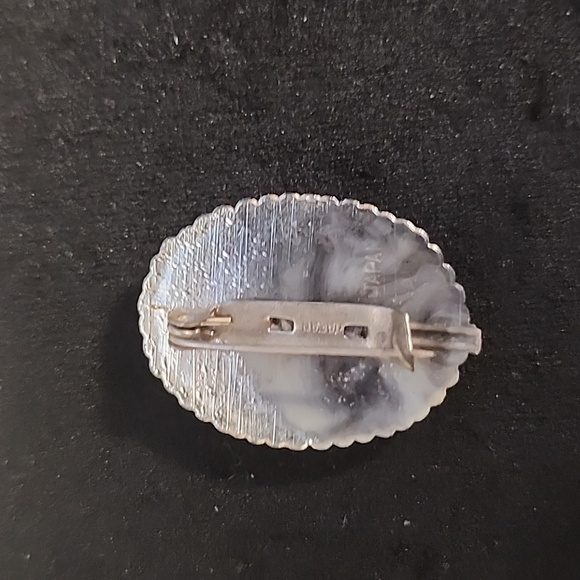 Vintage Japan Plastic Cameo Brooch - Picture 2 of 3